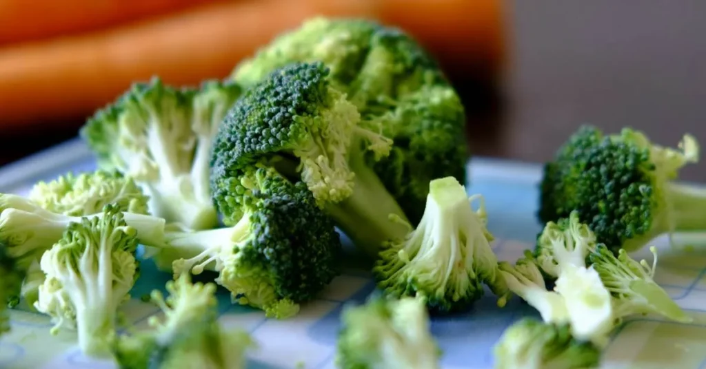 西蘭花與綠色蔬菜的健康飲食示意圖｜抗氧化蔬菜日常攝取